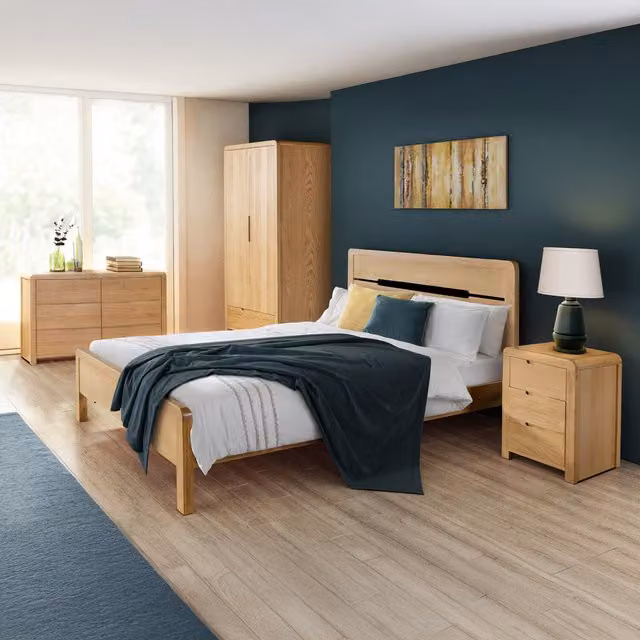 Julian Bowen Curve 3 Drawer Bedside Table in Oak, H 61 cm x W 38 cm x D 45 cm – 6