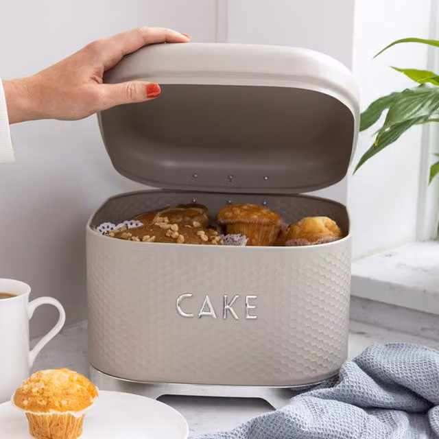 Lovello Retro Cake Tin in Beige and Yellow Metal