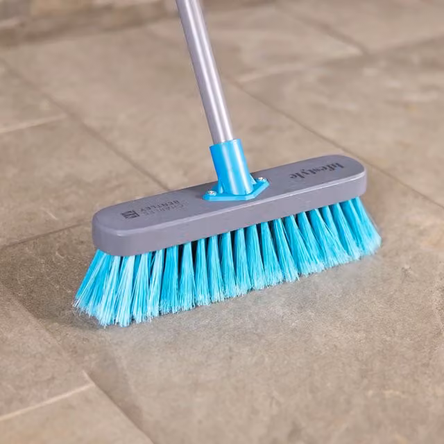 Charles Bentley Lifestyle Indoor Wooden Broom in Grey – 1