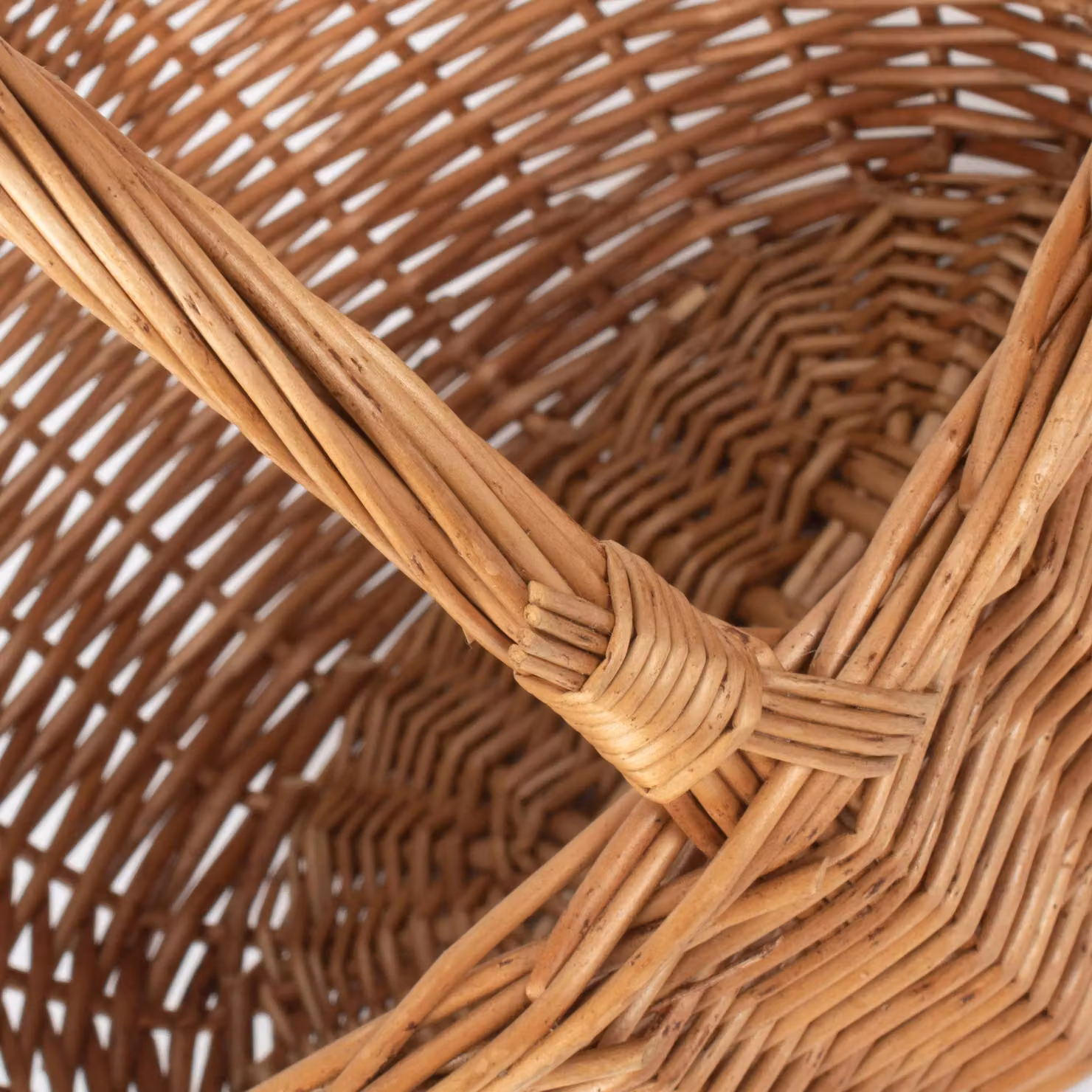 Red Hamper Wicker Shopping Basket, Double Steamed Oval Shopper in Brown and Red – 2