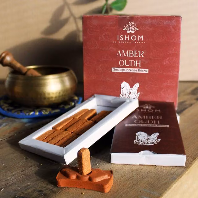 KDMD Pack of 15 Natural Amber Wood Incense Smudge Bricks and Ceramic Burner in Maroon and Brown – 1