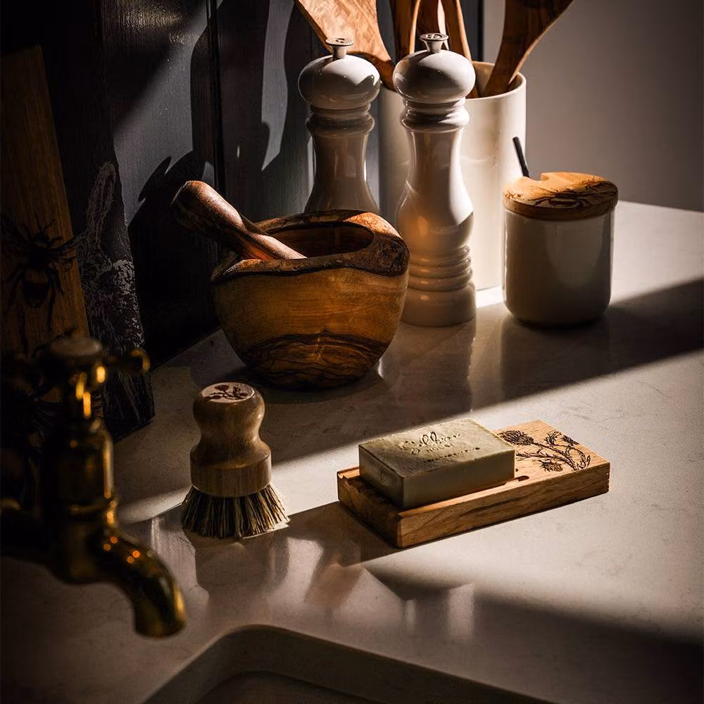 Selbrae House Thistle Trio Oak Soap Dish and Soap Dispenser Set in Brown – 2