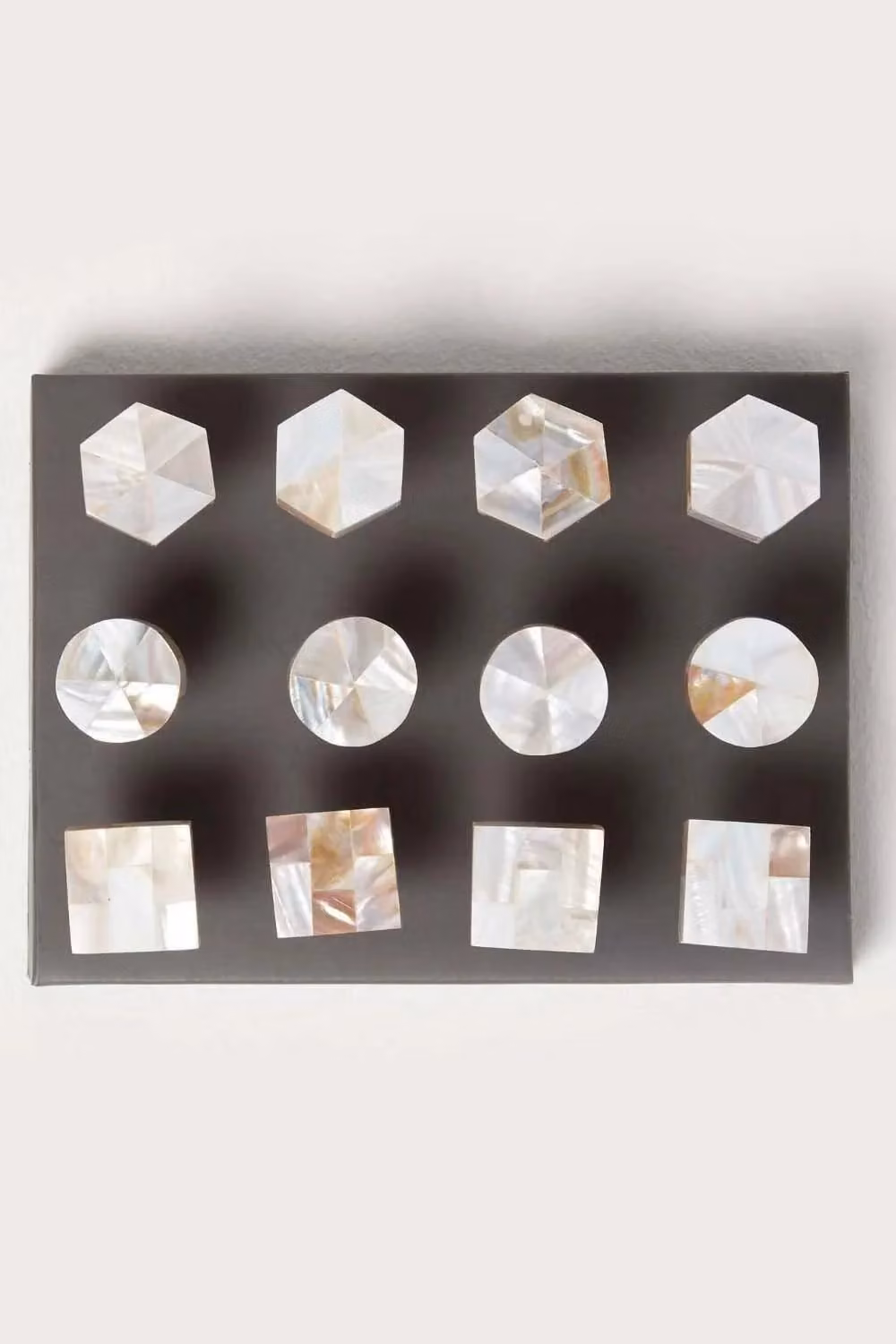 Homescapes Set of 12 Polished Aluminium and Ceramic Drawer Knobs in Beige and Sand – 1