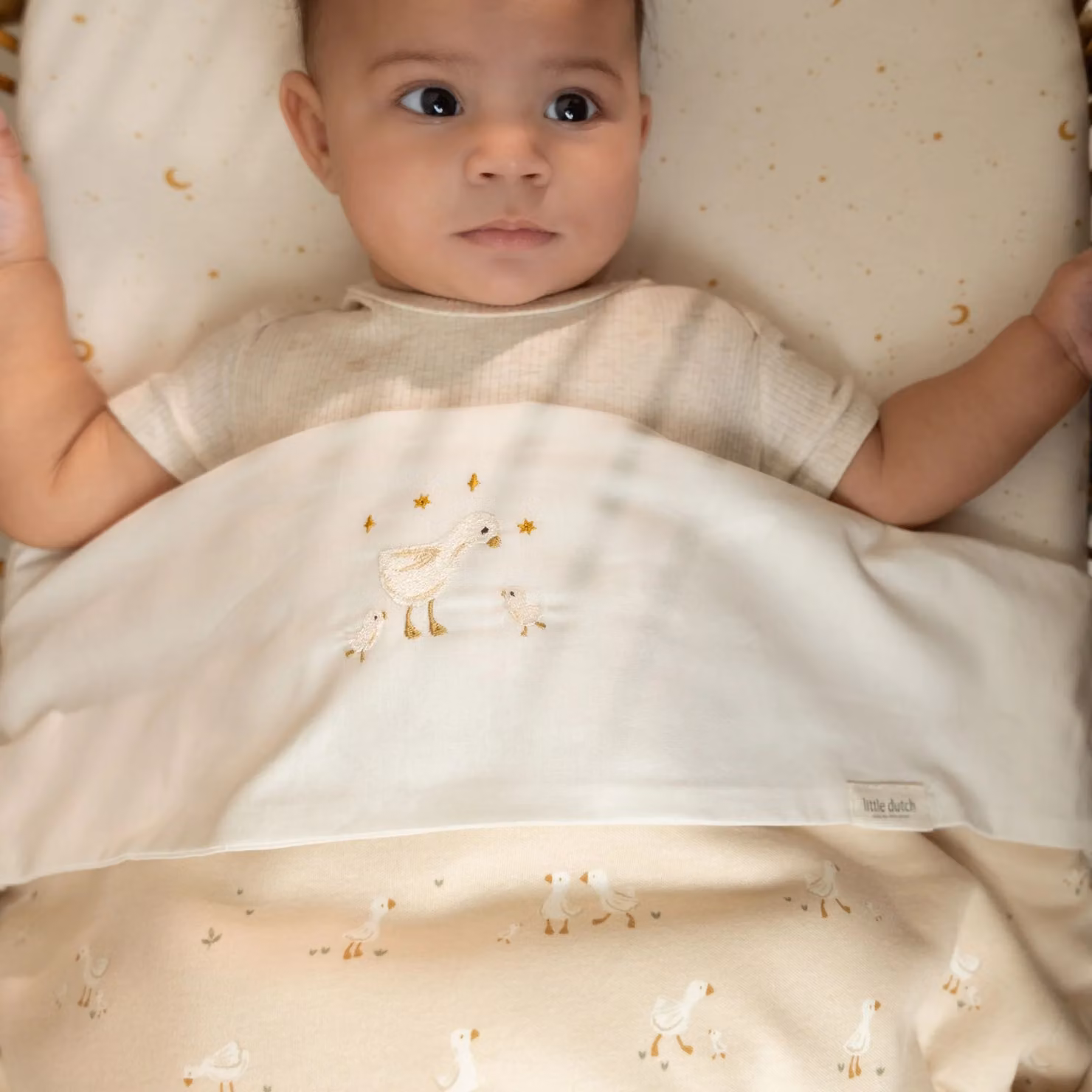 Little Dutch Little Goose Cotton Cot Blanket in Beige – 2