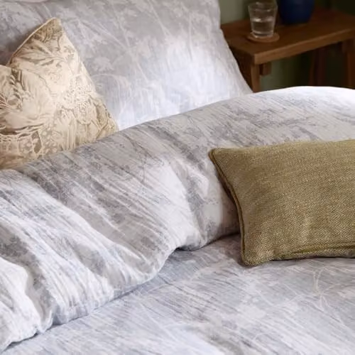 Voyage Maison Braeflower Reversible Cotton Muslin Duvet Cover Set in Blue Chambray – 2