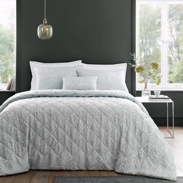 Portfolio Home Montpellier Paisley Jacquard Quilted Throw Blanket in Green, W: 200 cm, D: 230 cm