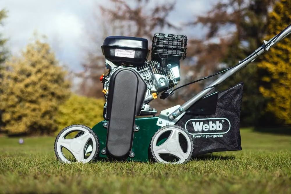 Webb WEPS400 4 Wheel Petrol Lawn Scarifier and Raker in Green with 40cm Working Width and 45L Collection Bag – 5
