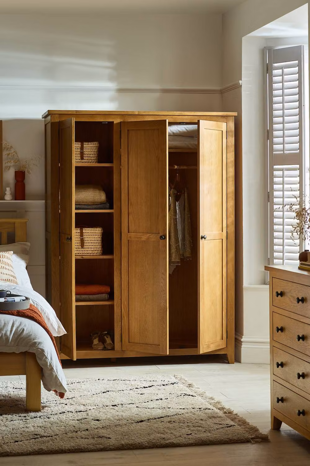 Julian Bowen Marlborough 3 Door Oak Wardrobe with Open Shelf, H190 x W142 x D55 cm – 3