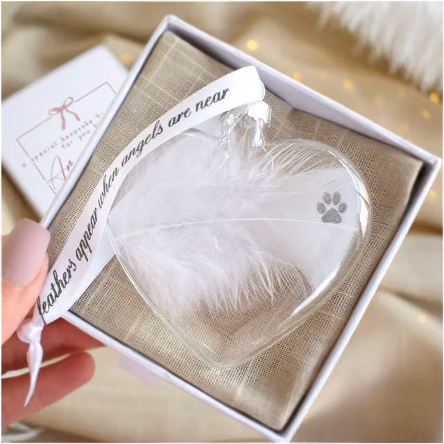 Amaya Rose Ltd Paw Print In Memory of Feather Heart Glass Bauble in a Clear Gift Box