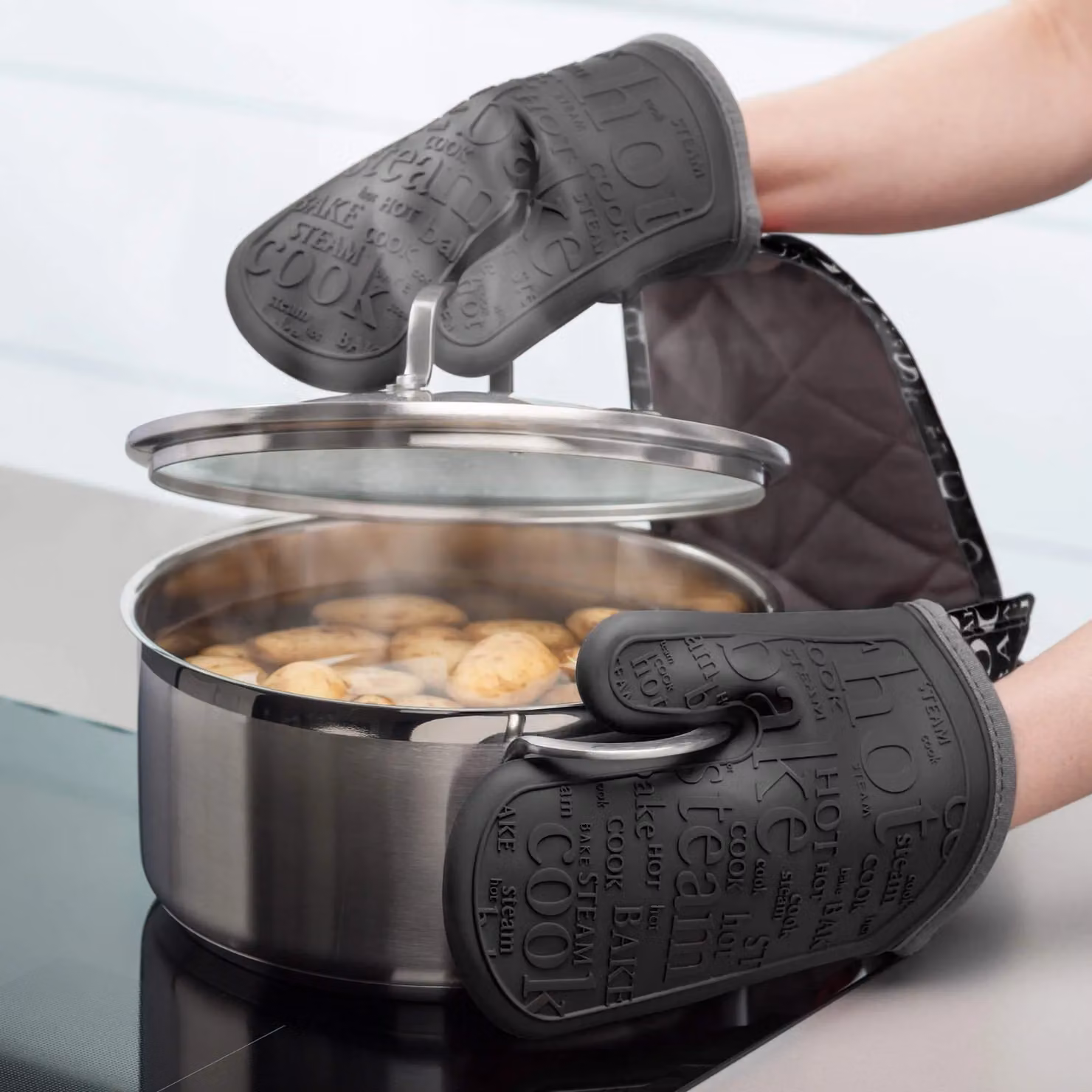 Zeal Steam Stop Non-Slip Waterproof Silicone Double Oven Gloves in Black – 2