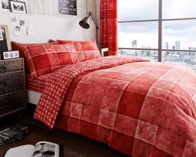 Smart Living Red Checked Polycotton Reversible Duvet Cover and Pillowcase Set, W/D/H: 135 x 200 cm with 50 x 75 cm Pillowcases
