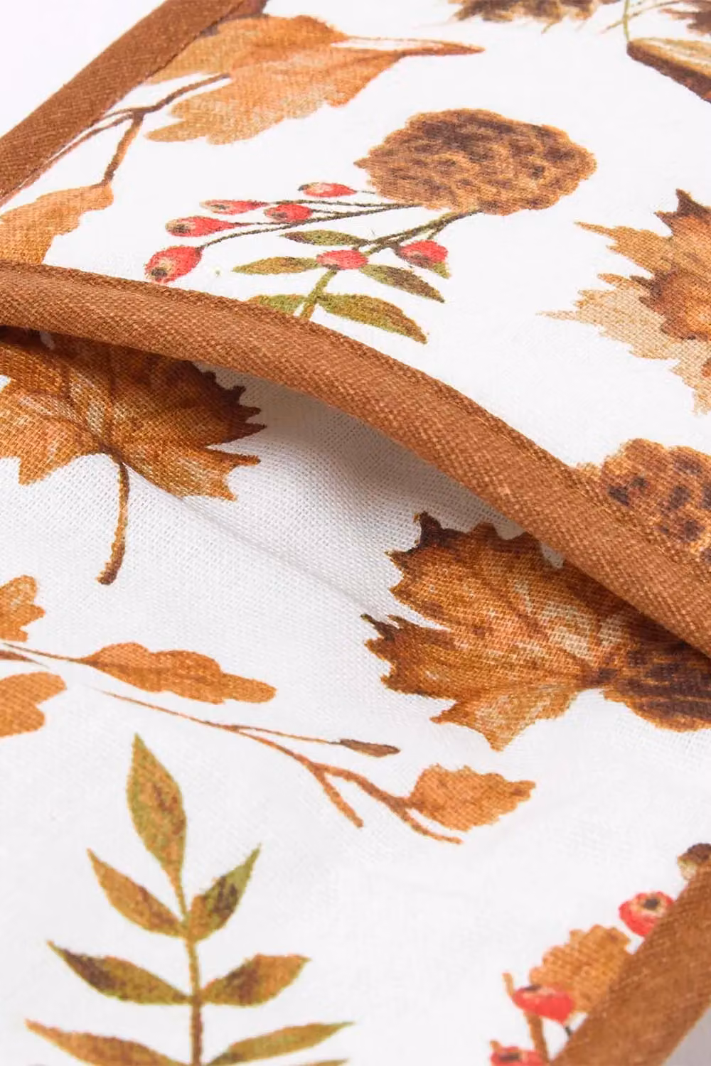 Homescapes Autumn Woodland 100% Cotton Double Oven Glove in Brown Leaf Print on Beige – 3