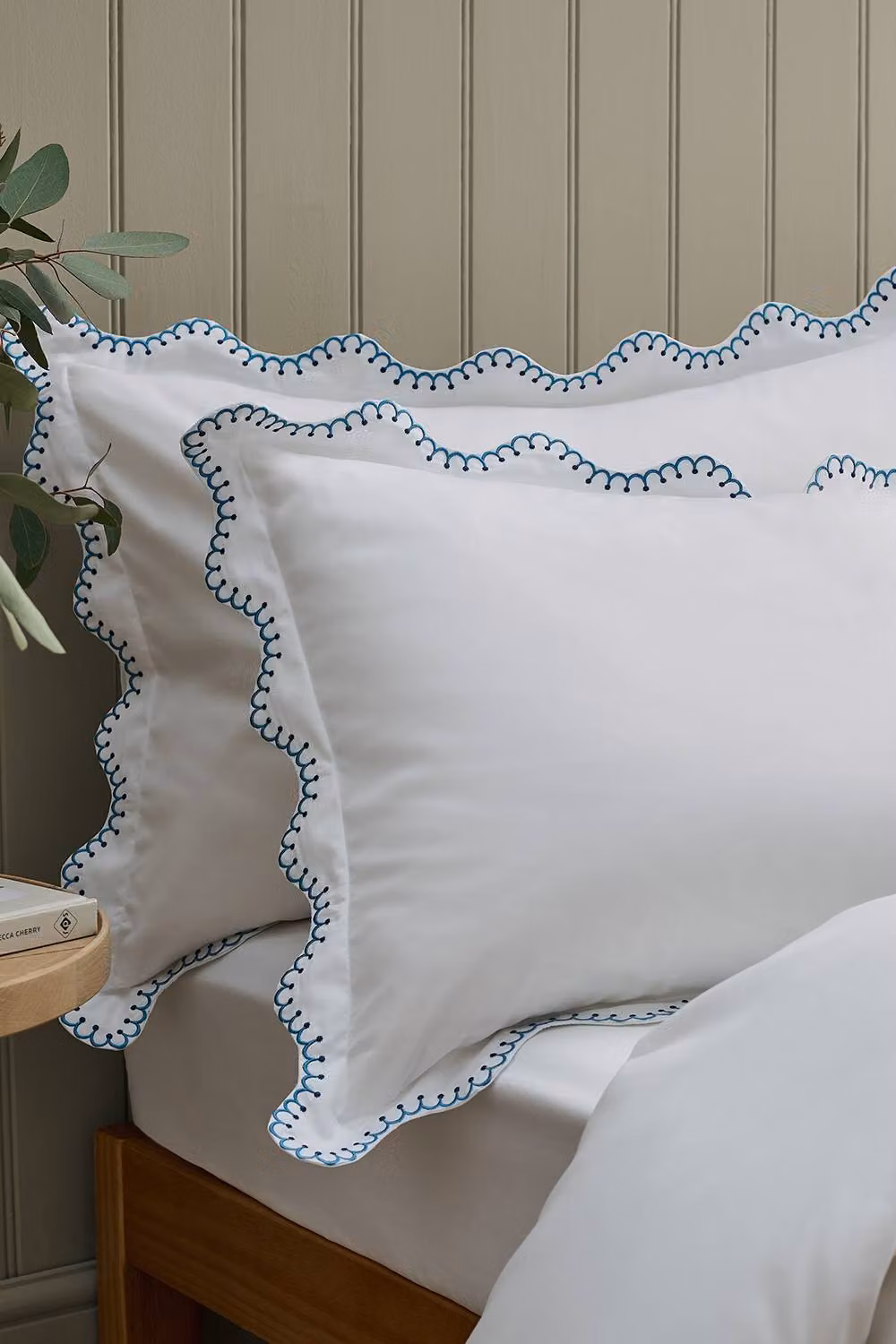 Christy Lucerne Scallop Luxury Cotton Mako Satin Duvet Cover and Pillowcase Set in Blue, W: 180 cm, H: 200 cm – 2