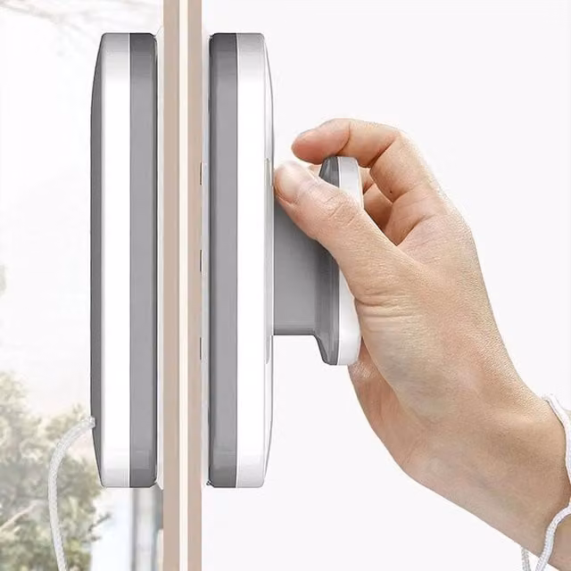 Kelvenix Magnetic Window Cleaner and Squeegee in White for Glass Cleaning, 0.64 m2