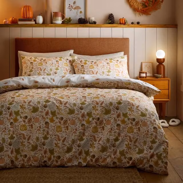 Dreams & Drapes Autumn Foliage Reversible Floral Duvet Cover Set in Sand and Multicolour, W: 180 cm, H: 200 cm – 1