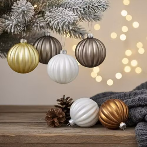 Shatchi 12-Piece Set of Modern Geometric Glass Baubles in White and Silver, Diameter: 8 cm – 8