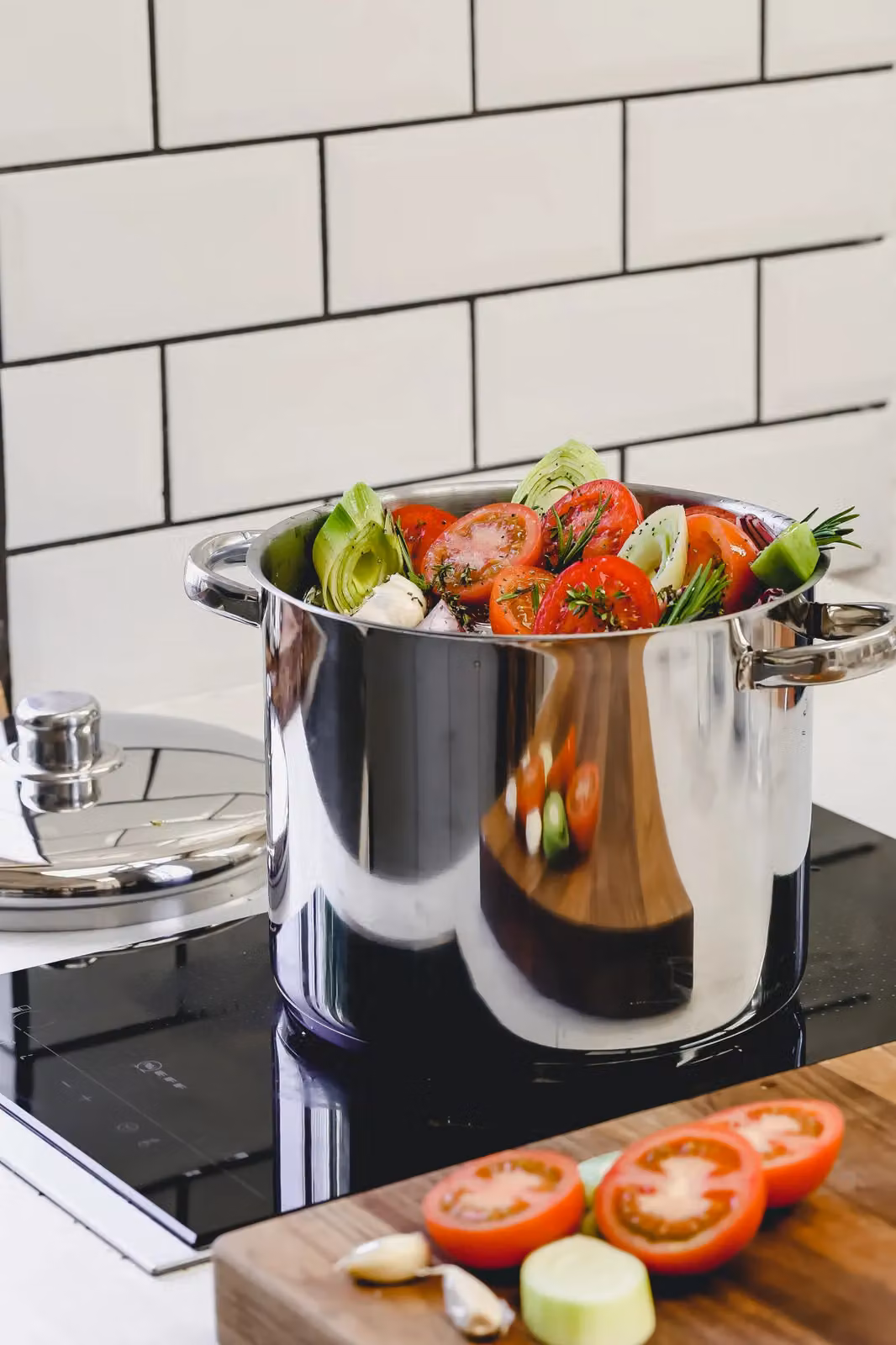 MasterClass Stainless Steel 8.5 Litre Uncoated Stockpot in Silver or Grey – 2