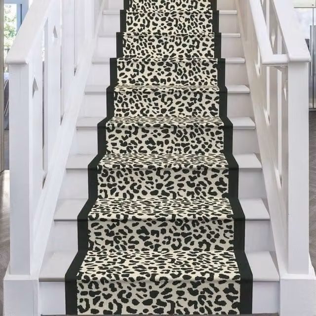 runrug Rosette Stair Runner Carpet in Black, W: 60 cm x L: 690 cm – 1