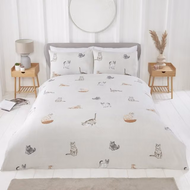 Rapport Home Reversible Animal Striped Microfibre Polyester Duvet Set and Pillowcase in Beige and Yellow, W: 180 cm x L: 200 cm