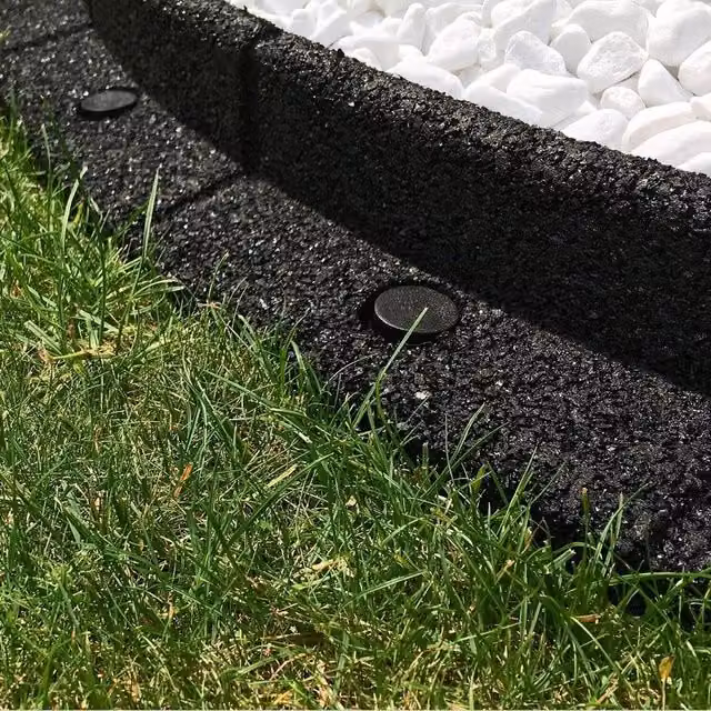Primrose Flexible Weatherproof Rubber Lawn Edging in Black