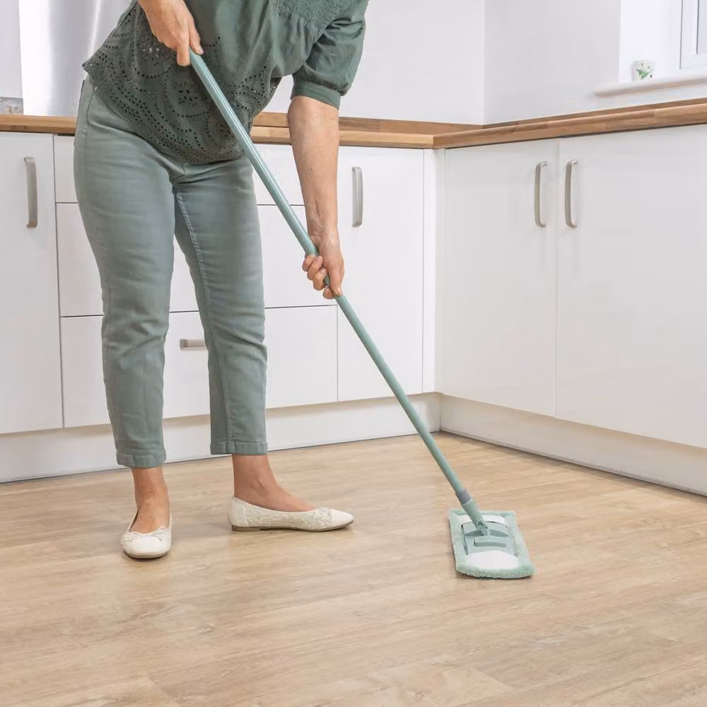 JVL Extendable Microfibre Mop with Telescopic Handle and Refillable Head, Green – 2