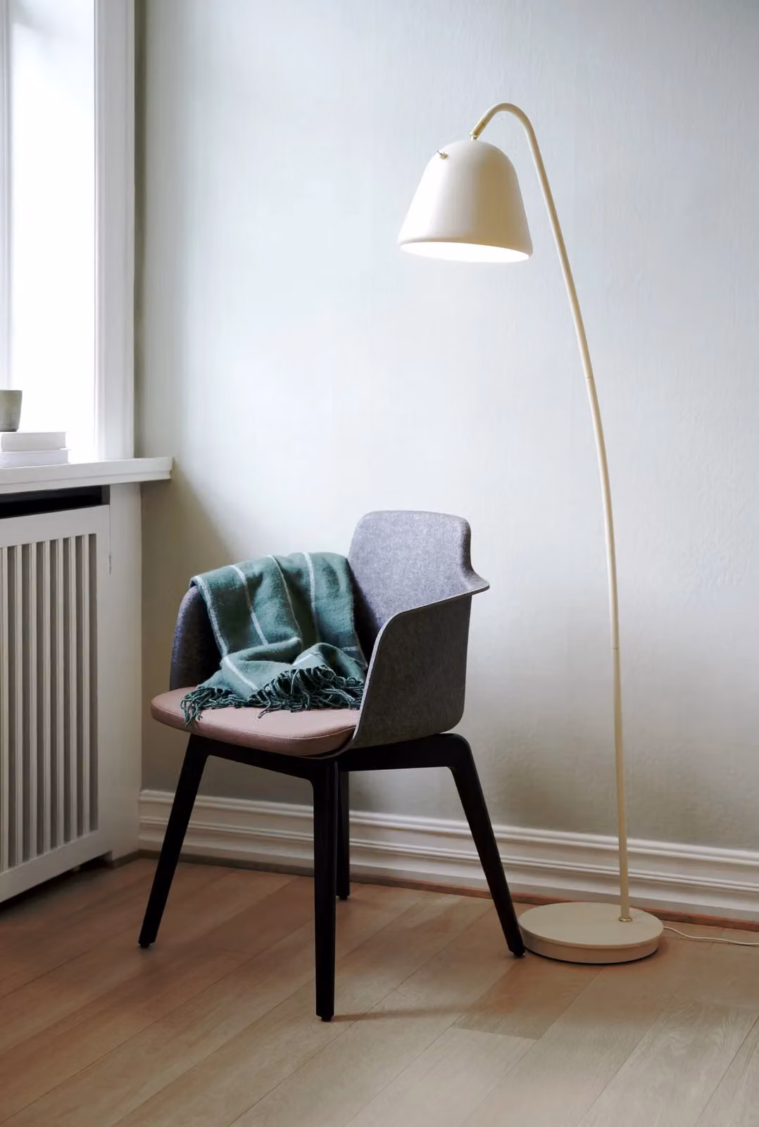Nordlux Fleur Adjustable Floor Lamp in Beige and Gold/Brass Metal with E27 Socket – 2
