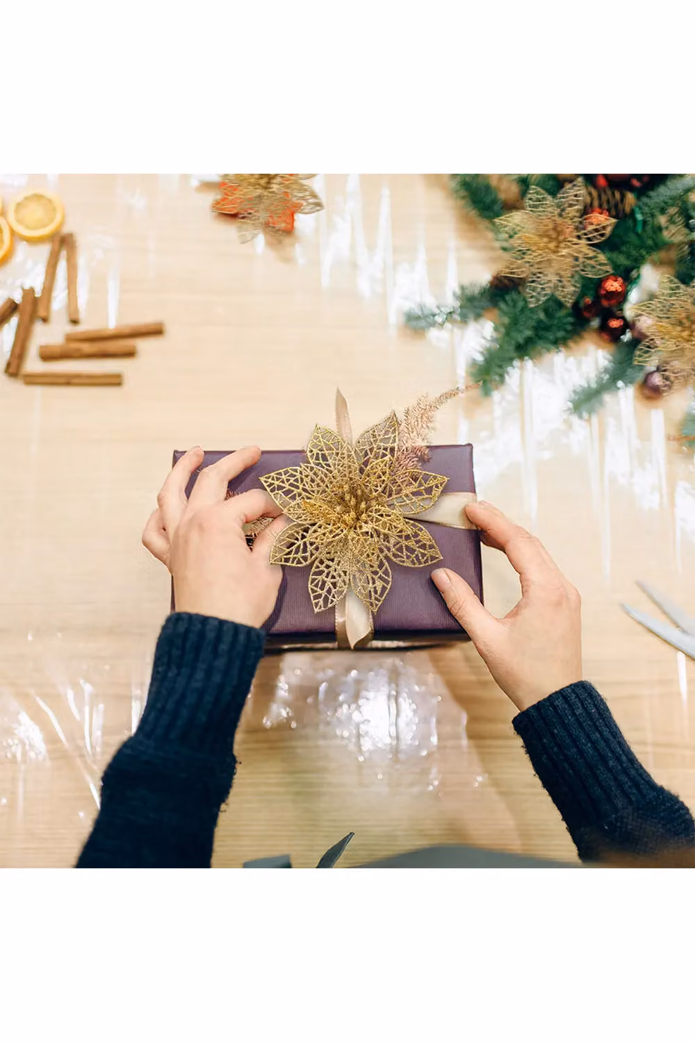 Living and Home 30-Piece Gold Flower Shape Christmas Hanging Ornaments – 2