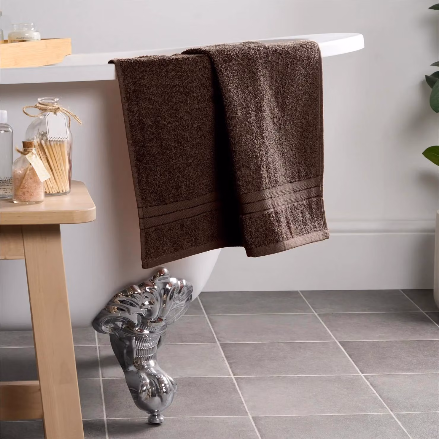 OHS 4 Pack of Fluffy 100% Cotton Bathroom Hand Towels in Brown – 4