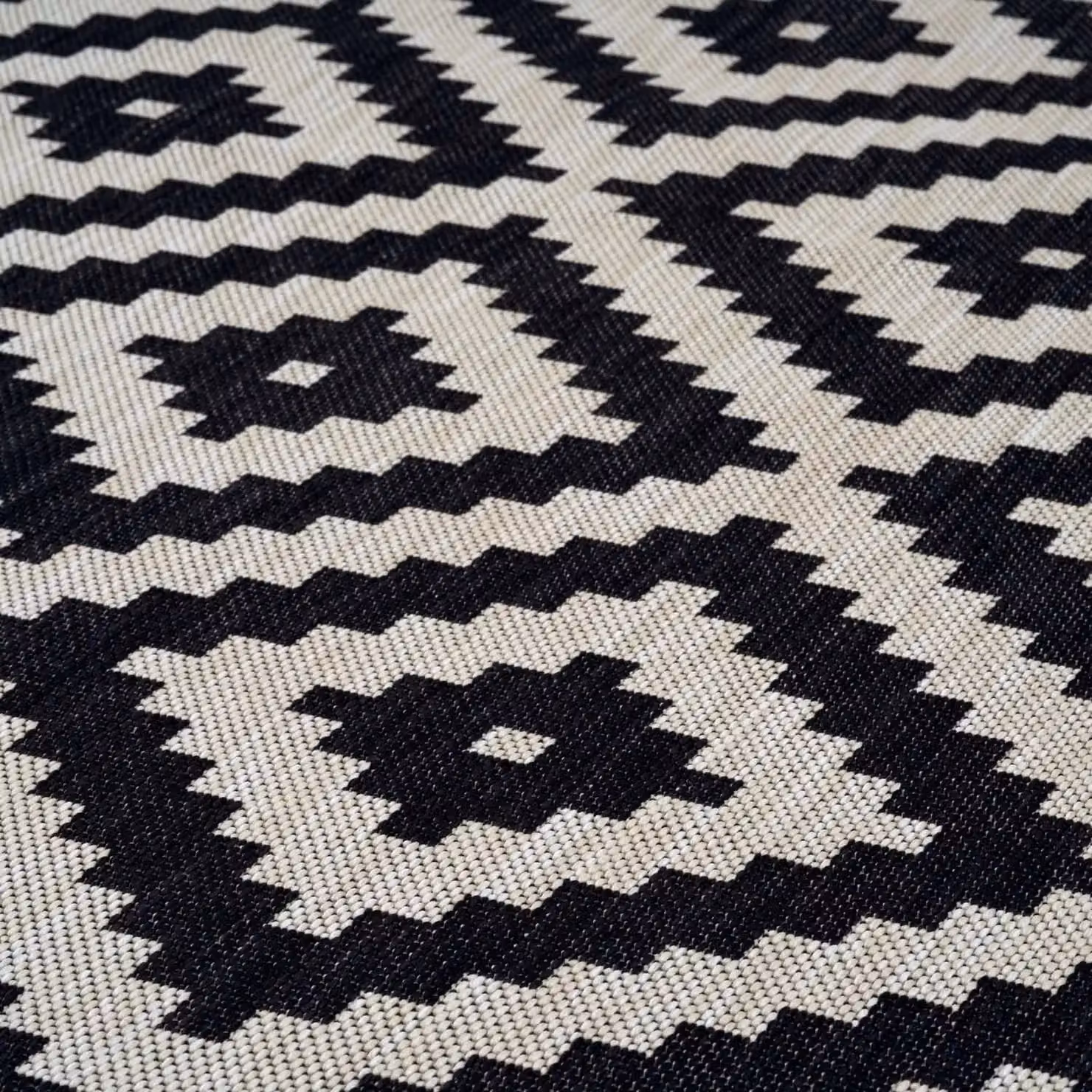 THE RUGS Geometric Diamond Indoor Outdoor Rug in Black and Ivory, W/D: 200 x 290 cm – 5