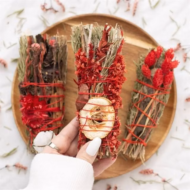 Uniqueful Ritual Wand Smudge Stick with Rosemary, Sage and Red Jasper, Multicolour, 15.24 cm