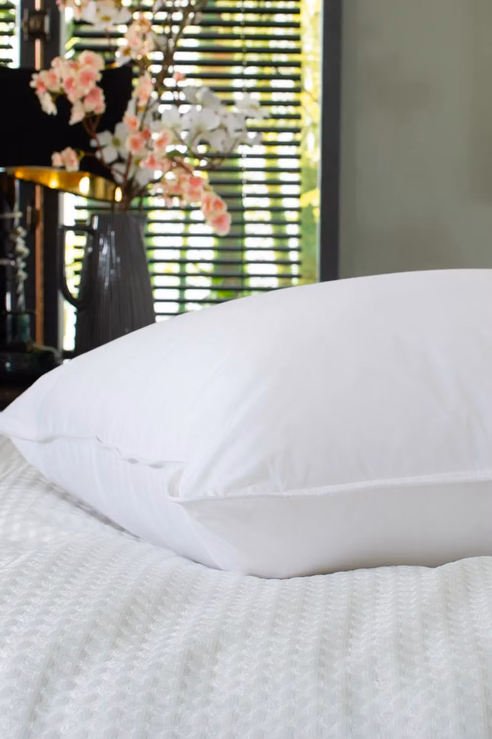 The Lyndon Company Soft as Down Baffle Wall Pillow with Microfibre Down-Alternative Fill in White – 2