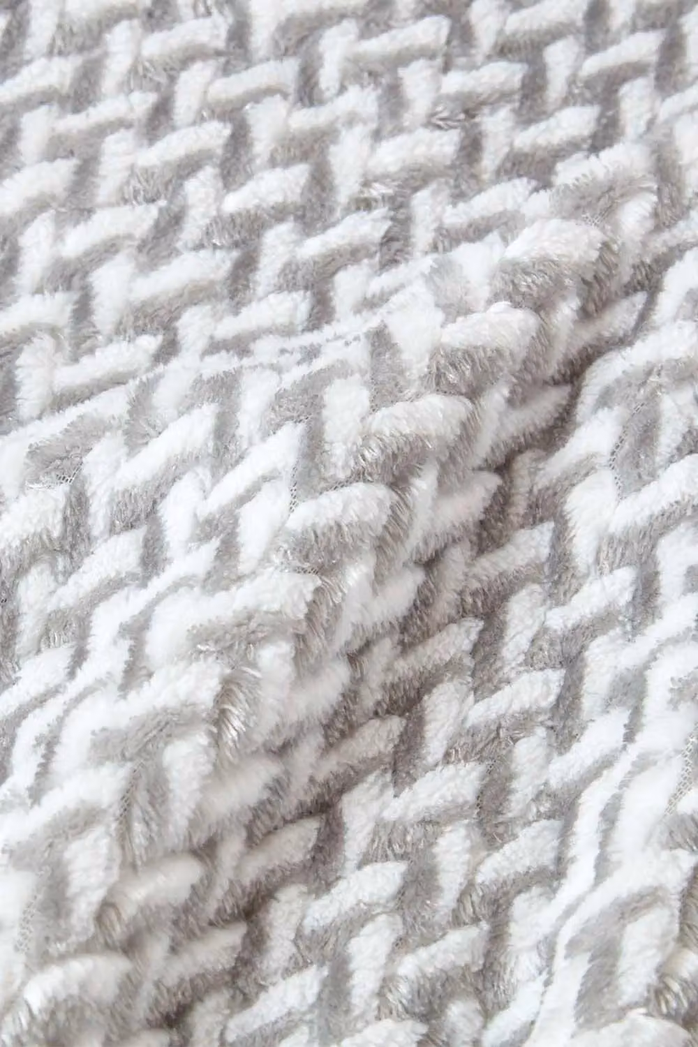 Homescapes Mora Faux Fur Velvet Throw in Grey or Beige, W/D/H: 130 x 160 x 1 cm – 2