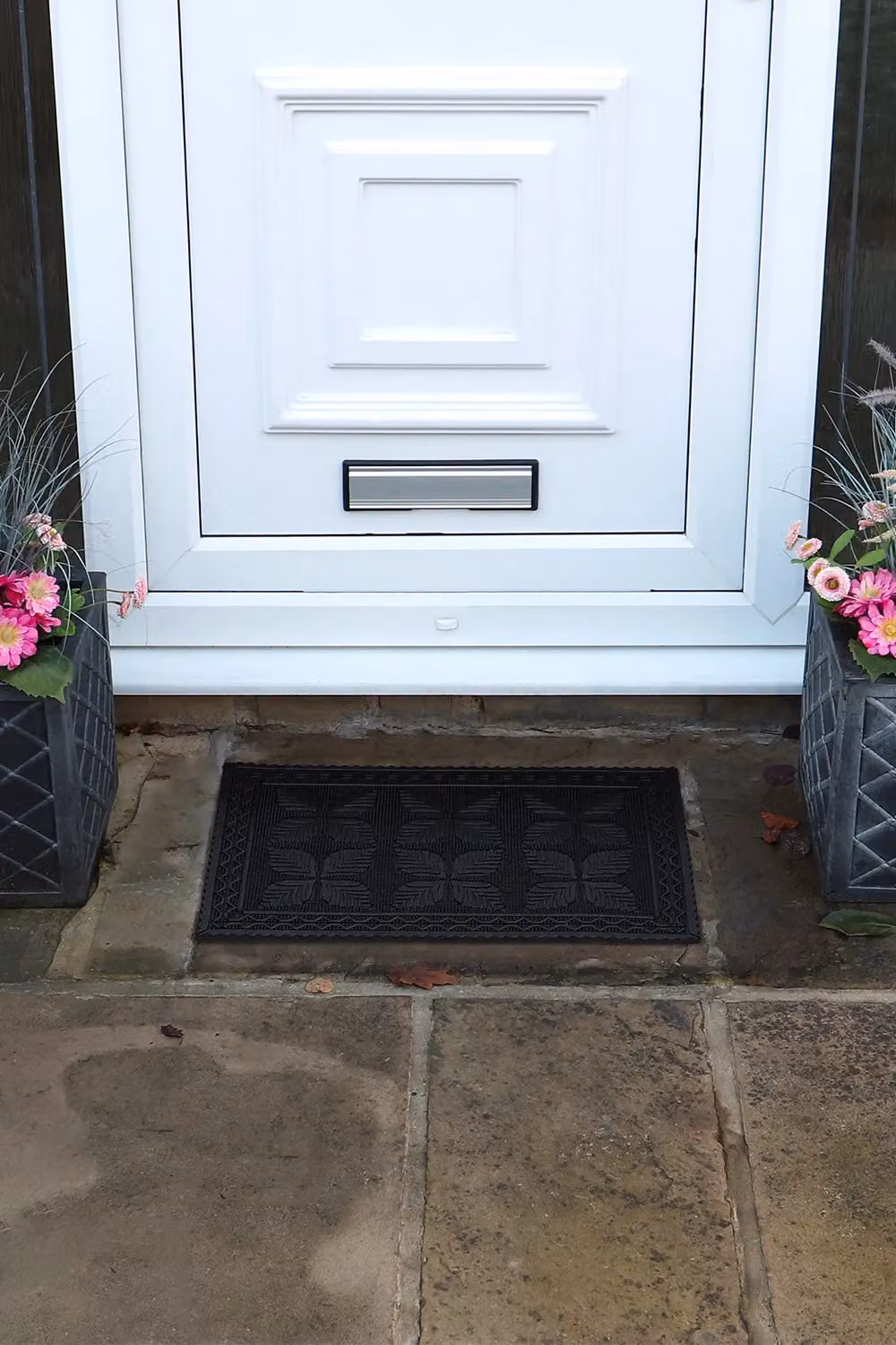 JVL Linden Black Rubber Pin Scraper Doormat W: 40 cm, D: 60 cm – 5