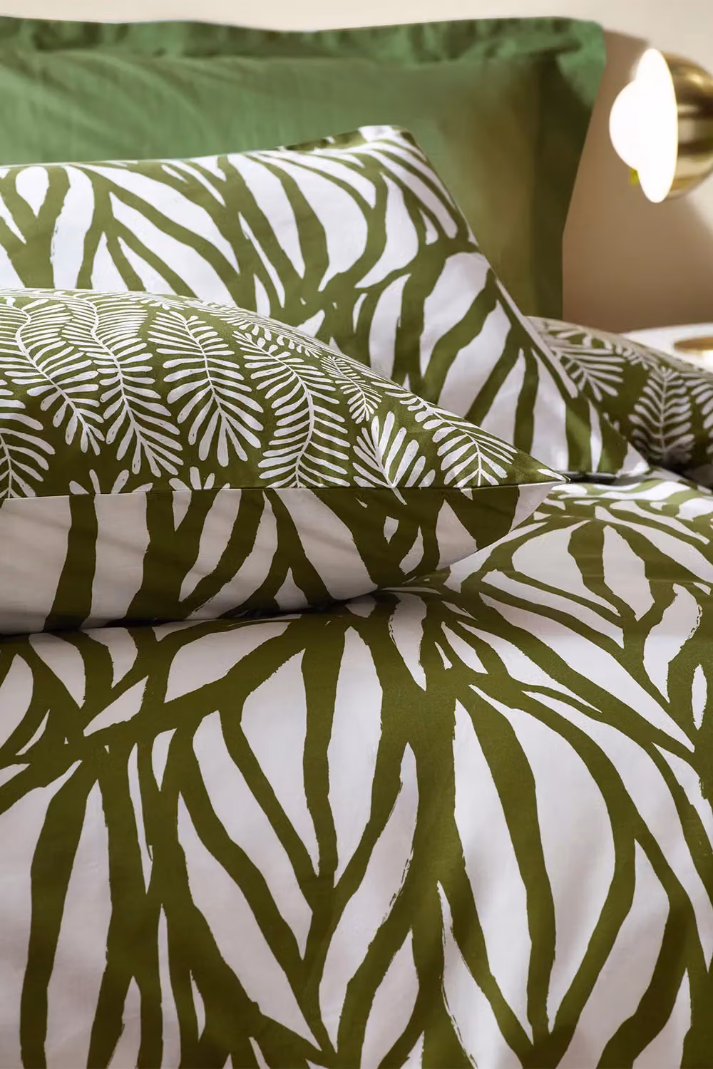 HOEM Frond Abstract Reversible Cotton Rich Duvet Cover and Pillowcase Set in Green and White, 90 x 200 cm – 3