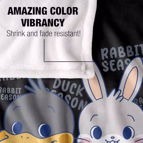 Warner Bros. Looney Tunes Gokko Duck and Rabbit Season LOGOVISION Super Soft Fleece Throw Blanket, Multicolour, W: 91 cm, D: 147 cm – 3