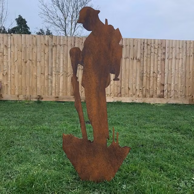 RW NORFOLK Large Tommy Soldier Lest We Forget Garden Statue, Rusty Brown Metal Decoration