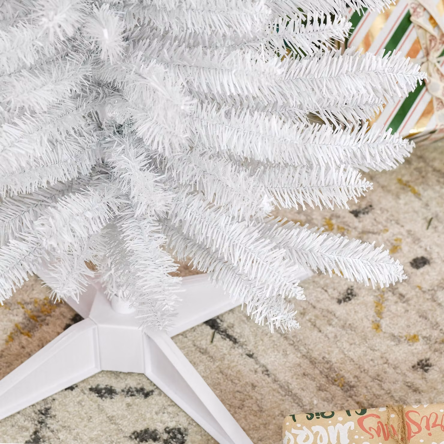 HOMCOM 5ft White Slim Pencil Artificial Christmas Tree with Stand – 3