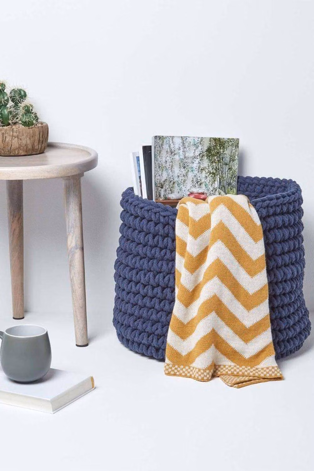 Homescapes Blue Cotton Knitted Round Storage Basket with Handles, W: 42 cm, D: 37 cm – 4