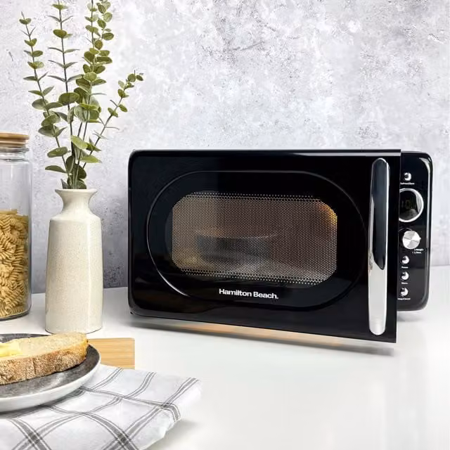 Hamilton Beach 20L Retro Solo Countertop Microwave in Black