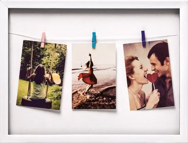 Orsina Modern White Plastic 3 Peg Hanging Photo Frame with Multicolour Image Holder – 1