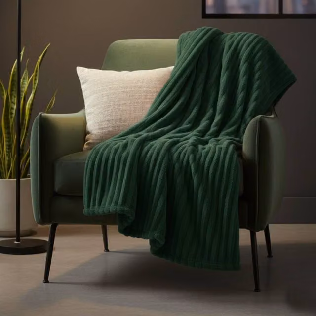 Snug City Green Chunky Ribbed Mink Throw Blanket, W/D/H: 200 x 240 cm