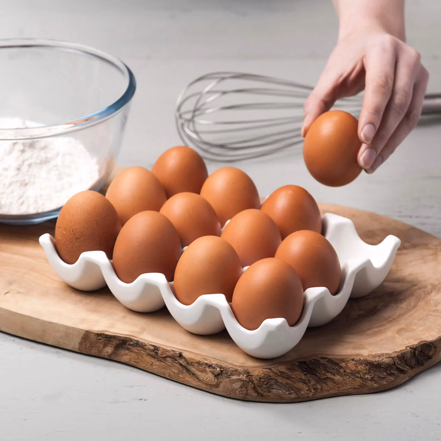 WM Bartleet & Sons White Ceramic Egg Tray with 12 Holes – 2