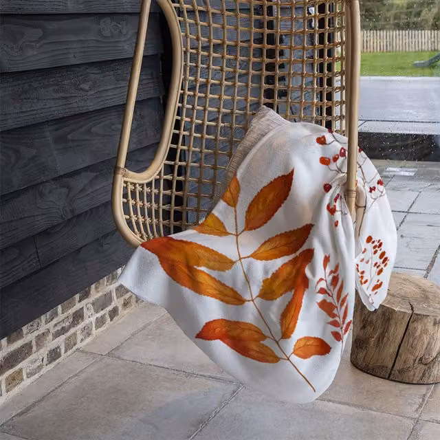 Benjamin Tate Design Orange Autumn Leaves Fleece Blanket in Orange and Sand, W/D/H: 120 x 150 cm – 1