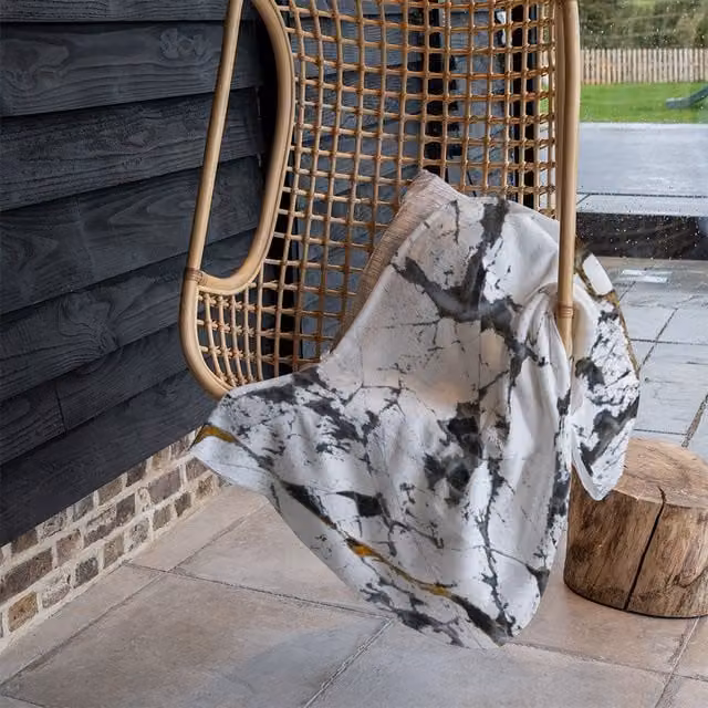 Benjamin Tate Design Black and Gold Marble Fleece Blanket, W/D/H: 120 x 150 cm