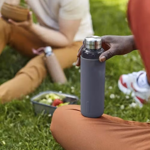 Black + Blum Borosilicate Glass Water Bottle with Protective Sleeve and Carry Loop, Slate Grey, 600ml – 7