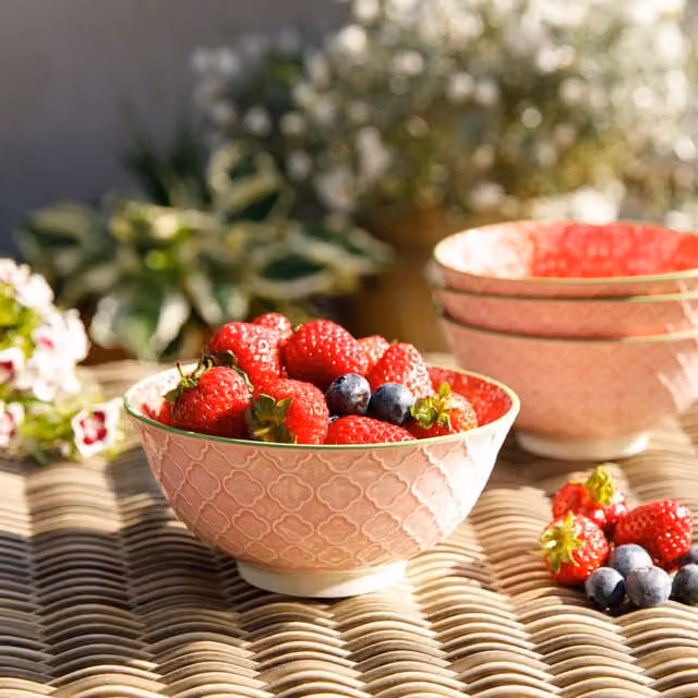 KitchenCraft Set of 4 Floral Victorian Style Ceramic Stoneware Bowls in Red and Pink