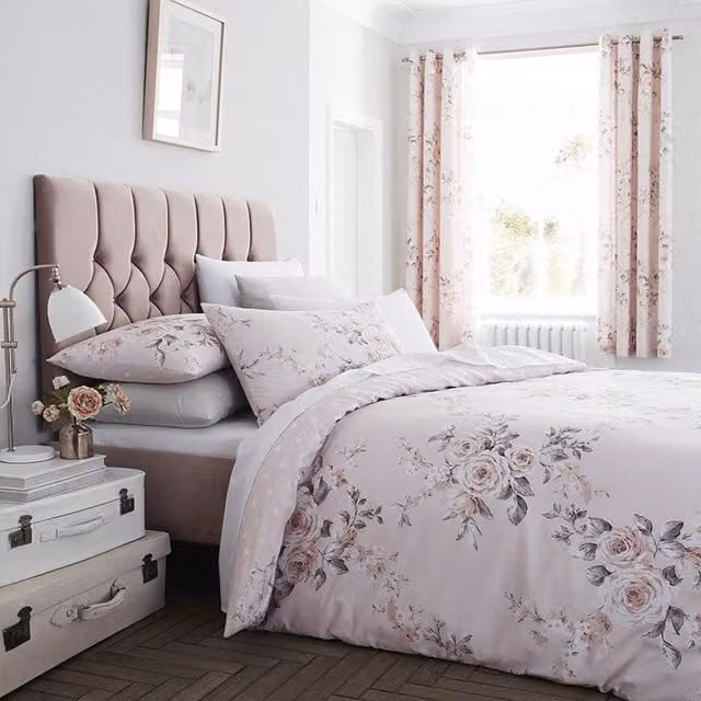 Catherine Lansfield Canterbury Plain Cotton Duvet Cover Bedding Set in Pink