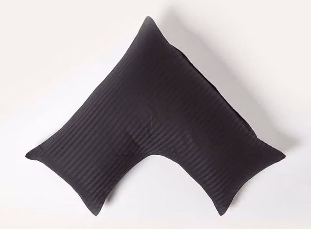 Homescapes Black Egyptian Cotton V-Shaped Pillowcase with Satin Stripe, 330 Thread Count – 1