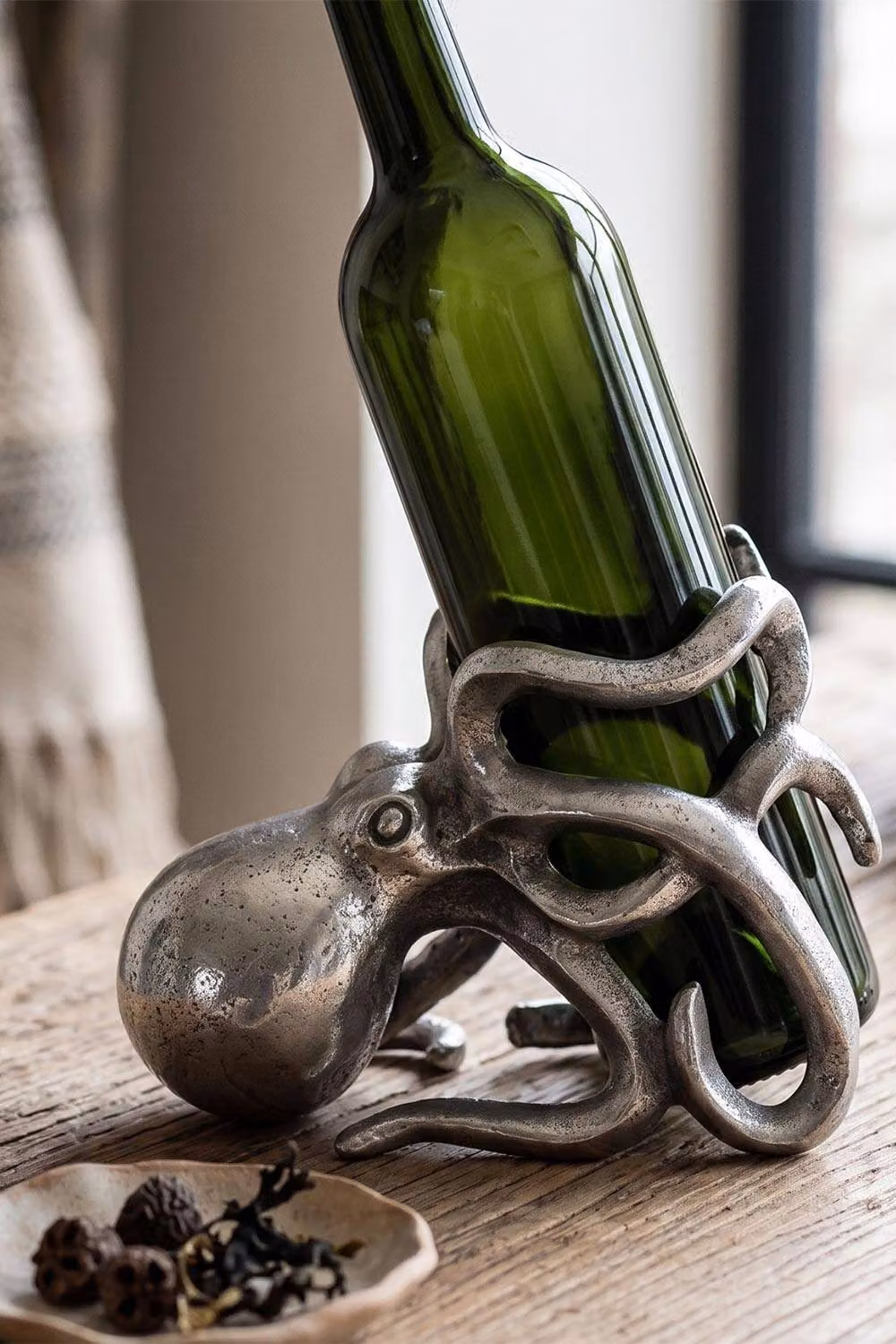 Homescapes Polished Silver Octopus Wine Bottle Holder – 2
