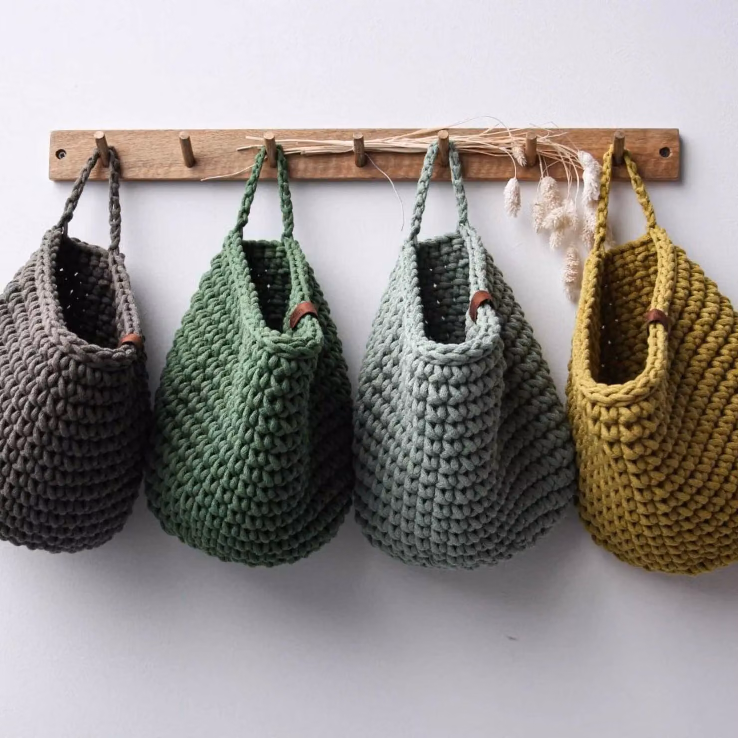 Zuri House Crochet Hanging Bag in Green, XXS – 2